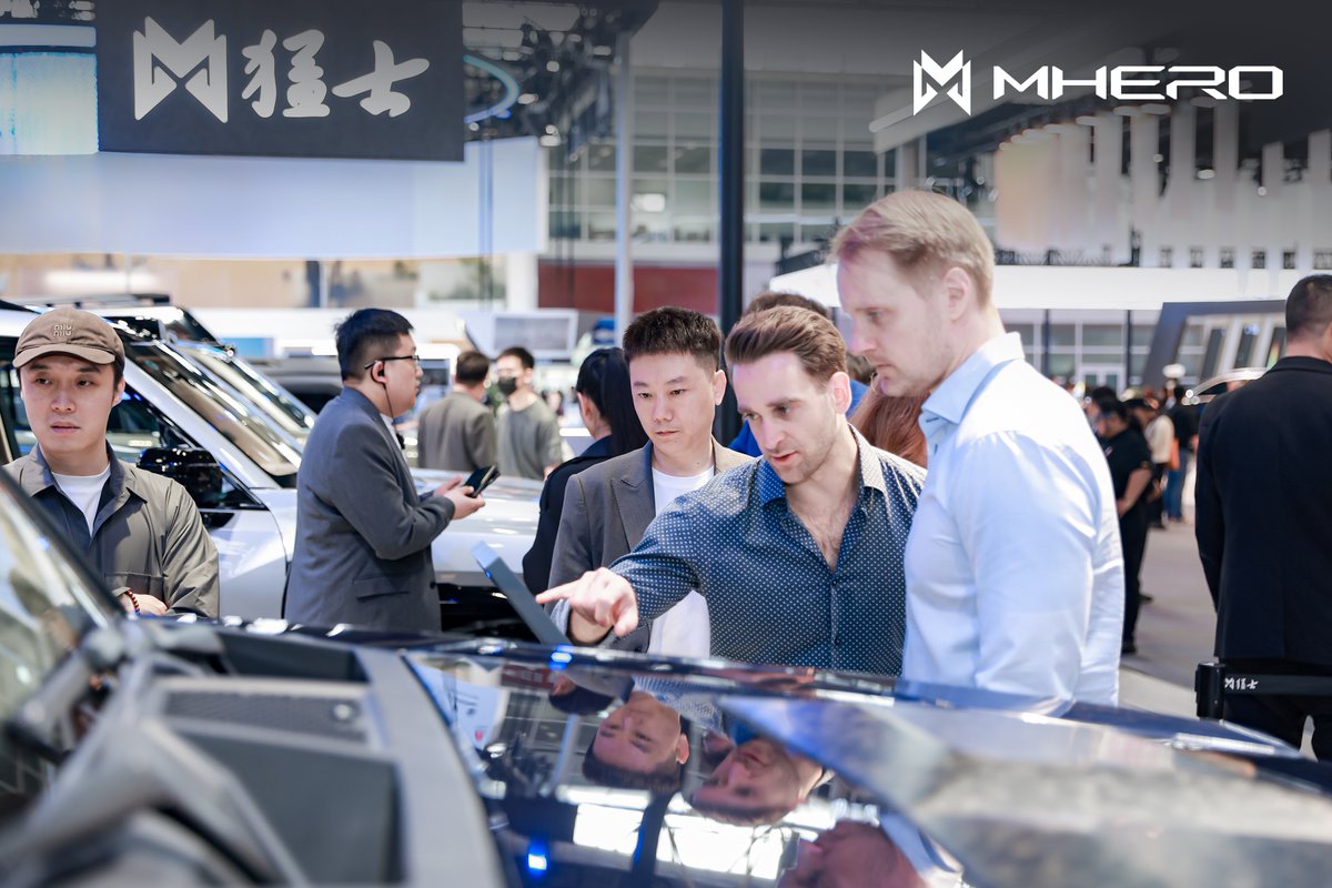 MHERO_Motor's tweet image. 🌍 International visitors at MHERO booth,  DONGFENG MOTOR BEIJING INTERNATIONAL AUTO SHOW - witnessing the quiet intelligence beneath the rugged surface.

📅 04.24–05.03, 2026
📍 Booth A301, China International Exhibition Center, Beijing

#MHERO #NeverBackDown #AutoChina2026