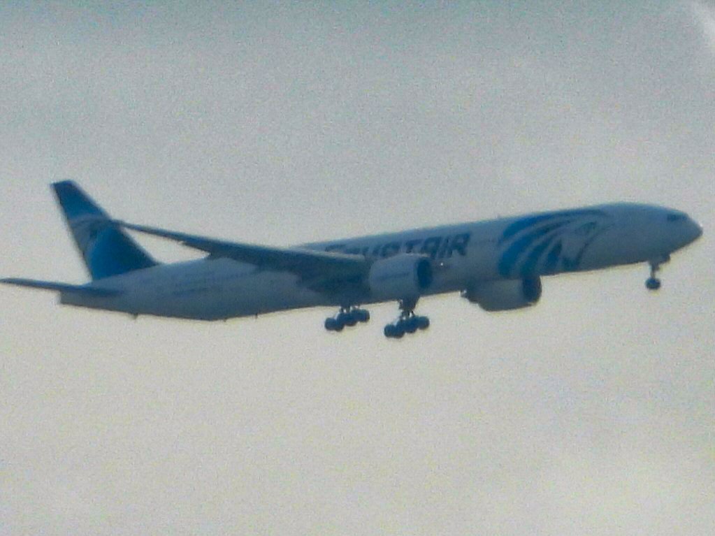DAviation17's tweet image. Heres a shot of @EGYPTAIR Flight MS777 Boeing 777-300ER (SU-GDP) seen here on Finals into Heathrow RWY 27R on 10/03/26 onboard the Elizabeth Line. @HeathrowAirport #Egyptair #Boeing #boeing777 #B777 #B773 #MS777 #SUGDP #Aviation #Avgeeks #planespotting #Heathrow #HeathrowAirport