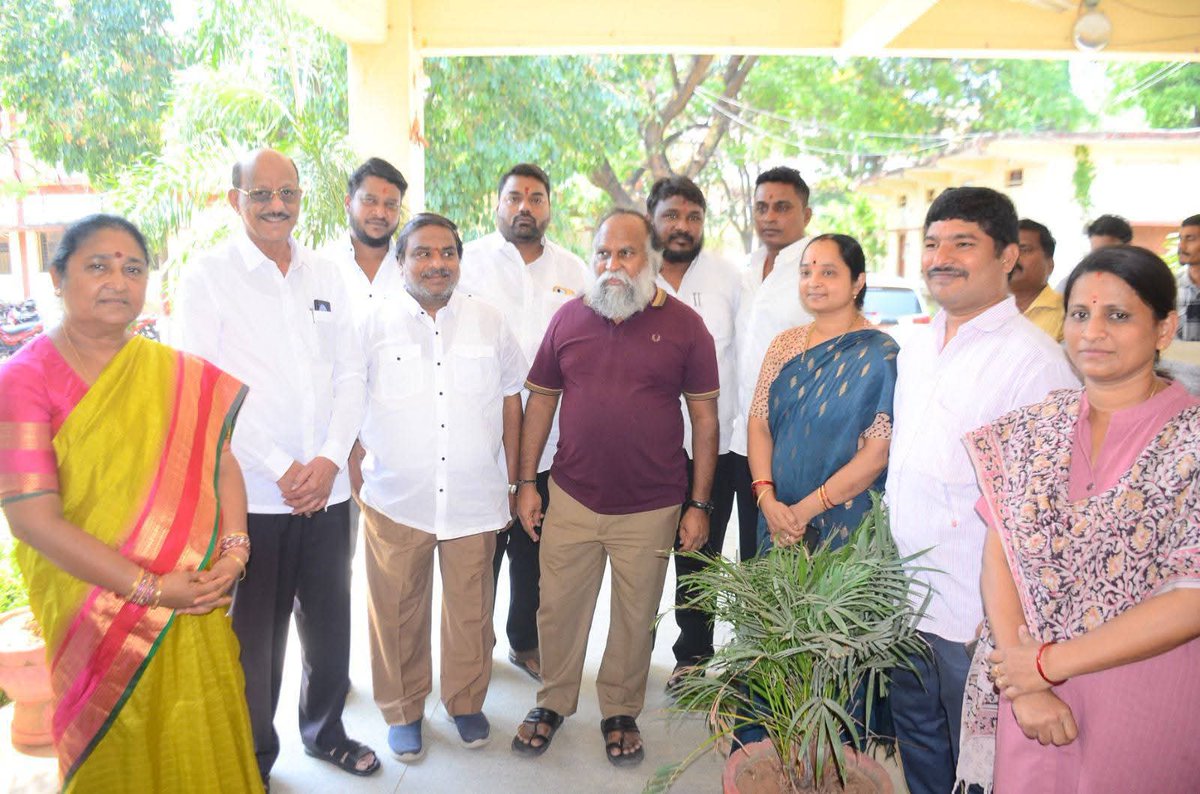 TPCCali's tweet image. A key step for Sangareddy Girls College 

Jaggareddy, Nirmala Jaggareddy &amp;amp; Sadananda Reddy visited the college.

👉 Need for additional classrooms raised
👉 Immediate discussion &amp;amp; positive response

Committed to students’ future 

#Sangareddy #Education