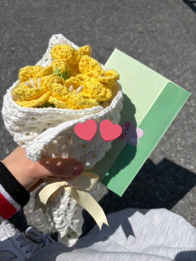 #rt kt 케이티 크트 킅 최원준 선수 5/1 출근길에 사진속 꽃다발 받아가는 사진/영상 찍으신분 있나요!!ㅜㅜ