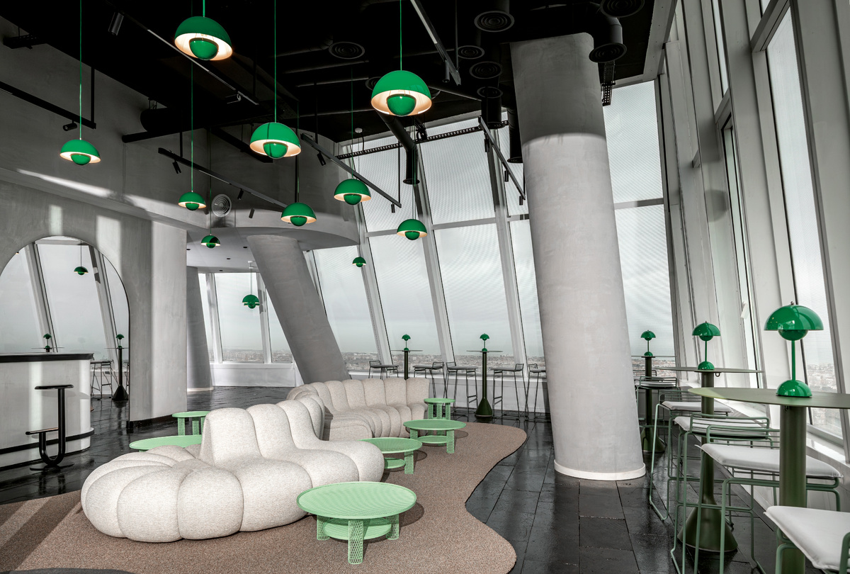 UnthinkableBld's tweet image. Located atop CFC First Tower in Casablanca, this private rooftop blends indoor and outdoor spaces into a seamless setting for professional events.
@Architizer 
#Architecture #Casablanca #RooftopDesign