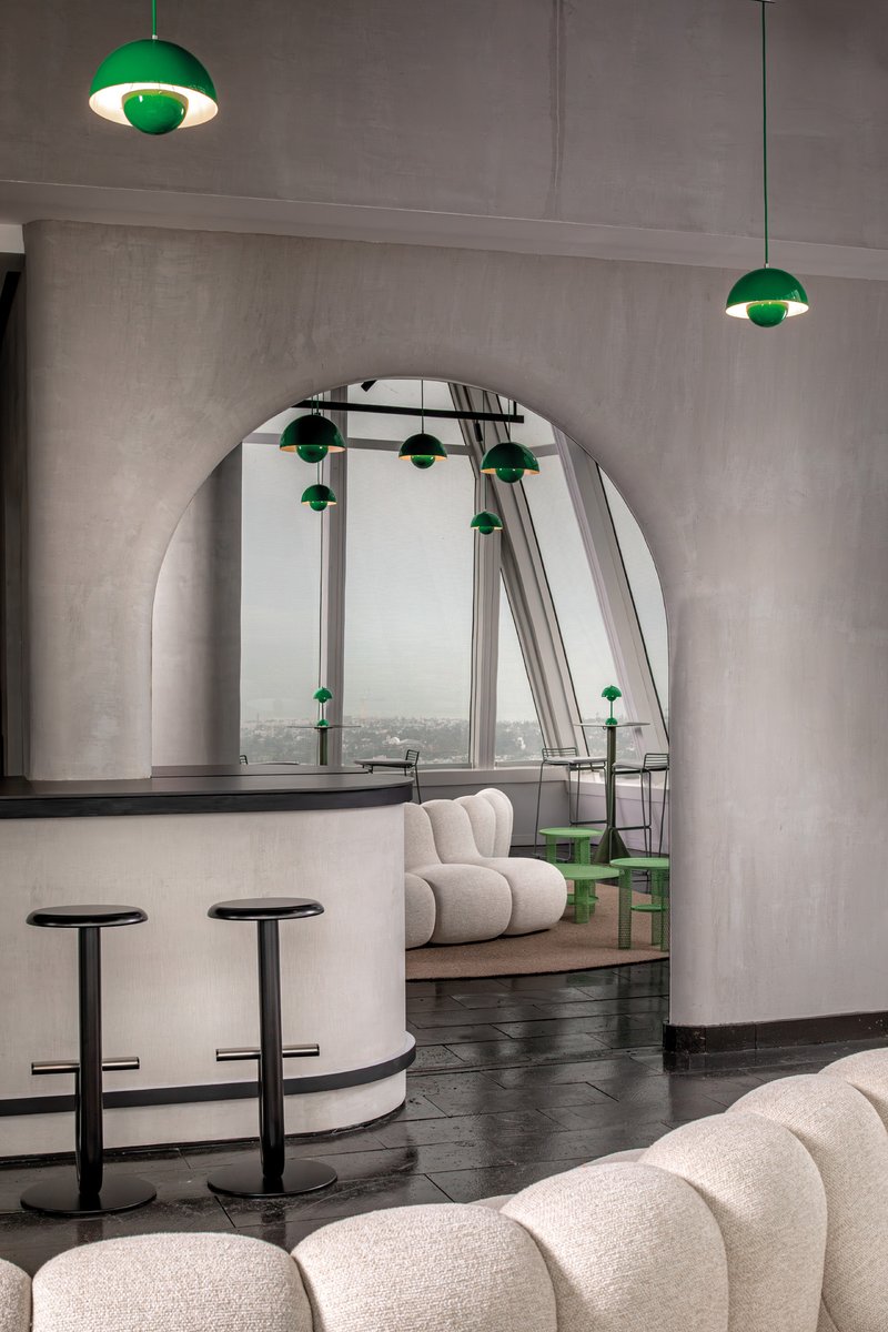 UnthinkableBld's tweet image. Located atop CFC First Tower in Casablanca, this private rooftop blends indoor and outdoor spaces into a seamless setting for professional events.
@Architizer 
#Architecture #Casablanca #RooftopDesign
