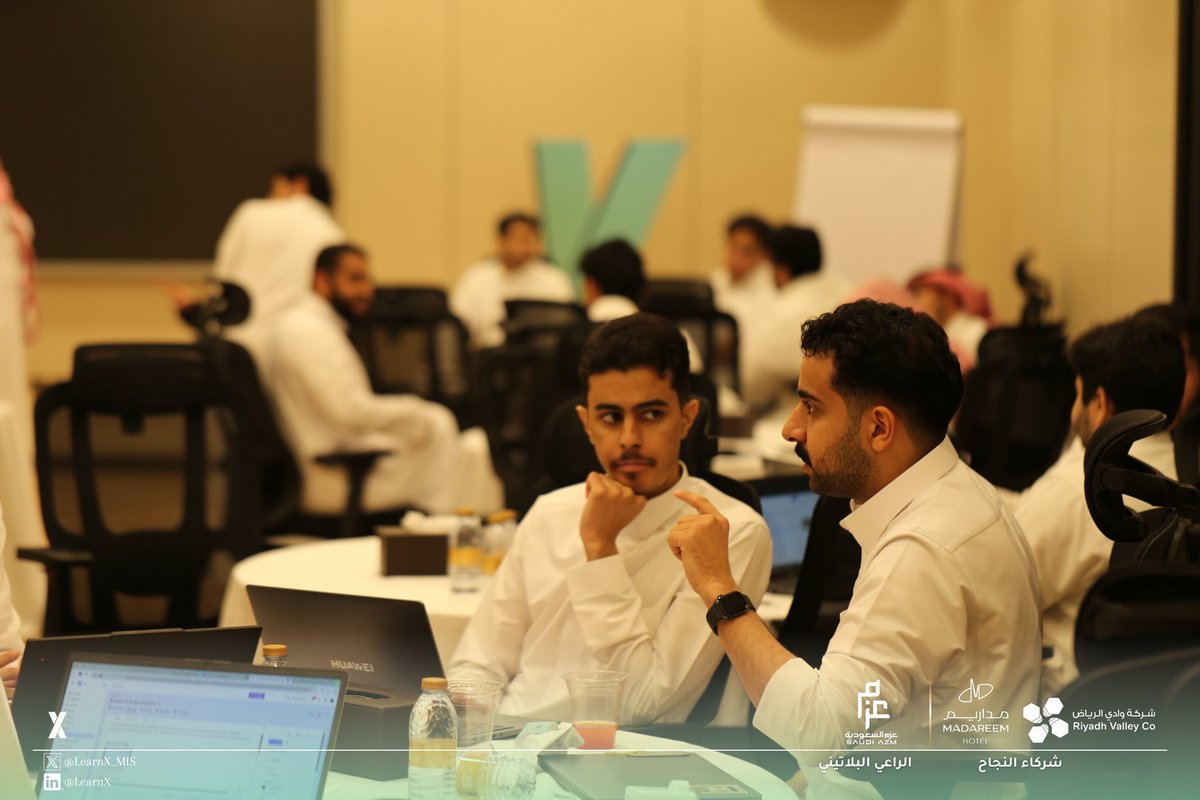 LearnX_project's tweet photo. لقطات من تكريم الفرق الفائزة مشاركات الحضور ⭐️

معسكر تحليل الأعمال مع @saudi_azm https://t.co/cTj9xiBGzf