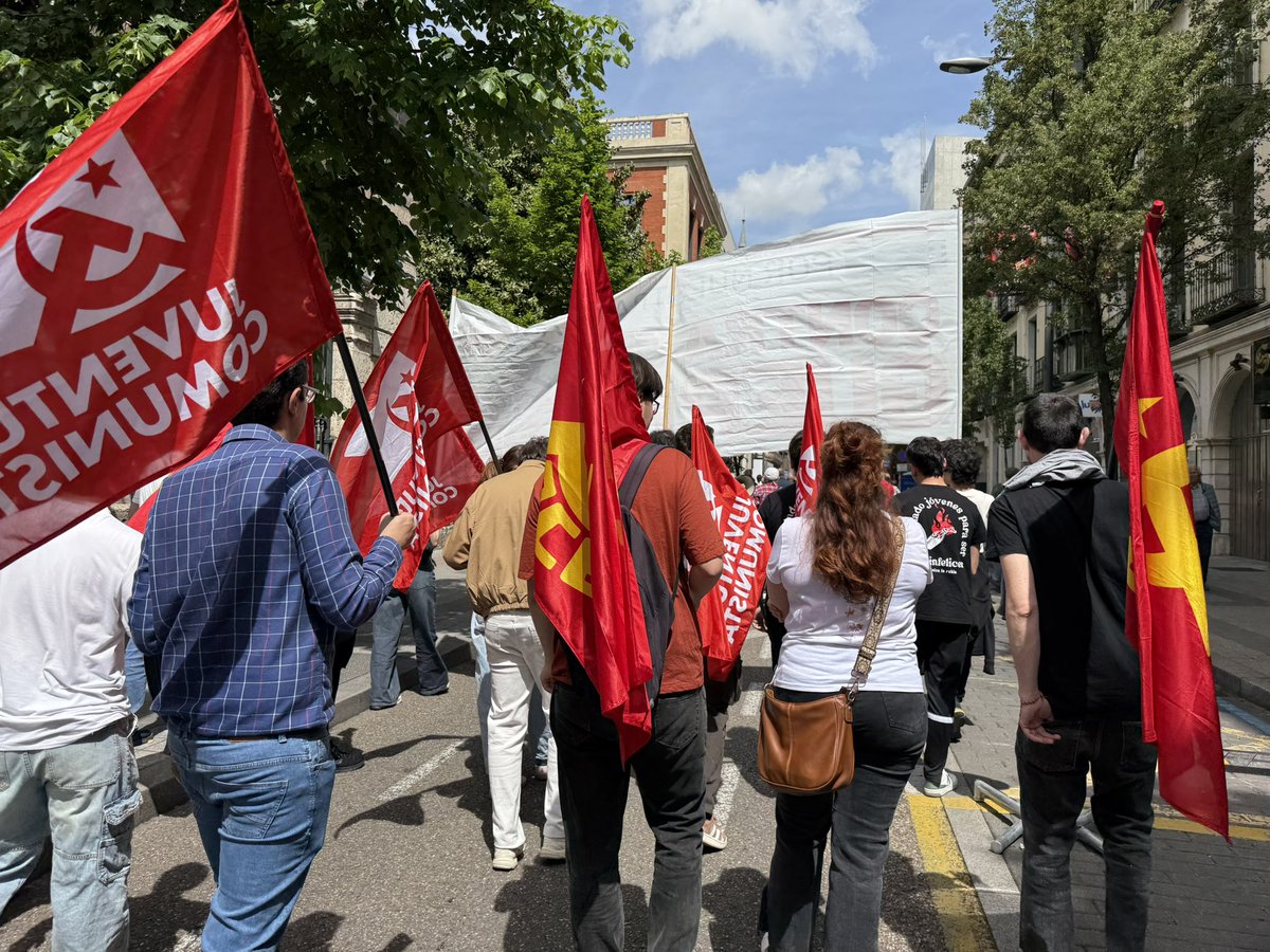 ✊🔴 Un año más, en el Día Internacional de la Clase Trabajadora, hemos salido a las calles de Valladolid para gritar alto y claro: ¡No a las guerras imperialistas! ¡OTAN no, bases fuera! ¡Viva la lucha de la clase obrera! ¡Por el socialismo, único camino hacia la paz y la