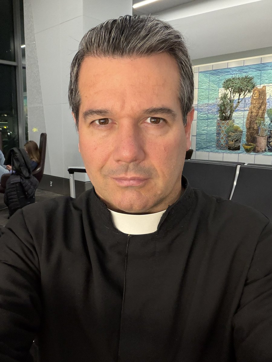 Padre Javier Olivera Ravasi tweet media