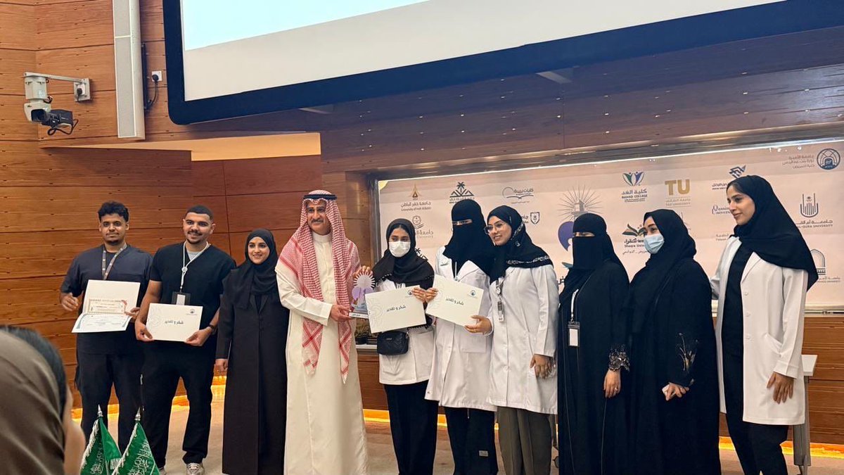 UQUTC's tweet photo. نبارك للطالبة الموهوبة أروى النفيعي تحقيقها إنجازًا مميزًا، بحصولها مع فريقها من كلية التمريض على المركز الأول 🥇 في مسابقة منارة التمريض، المقامة في جامعة الأميرة نورة، وذلك على مستوى 24 جامعة 🤍
إنجاز نفخر به، ونتمنى لها ولفريقها مزيدًا من التميز 
@StudAffClubsuqu 
#UQUTC https://t.co/34RrG2EWiJ