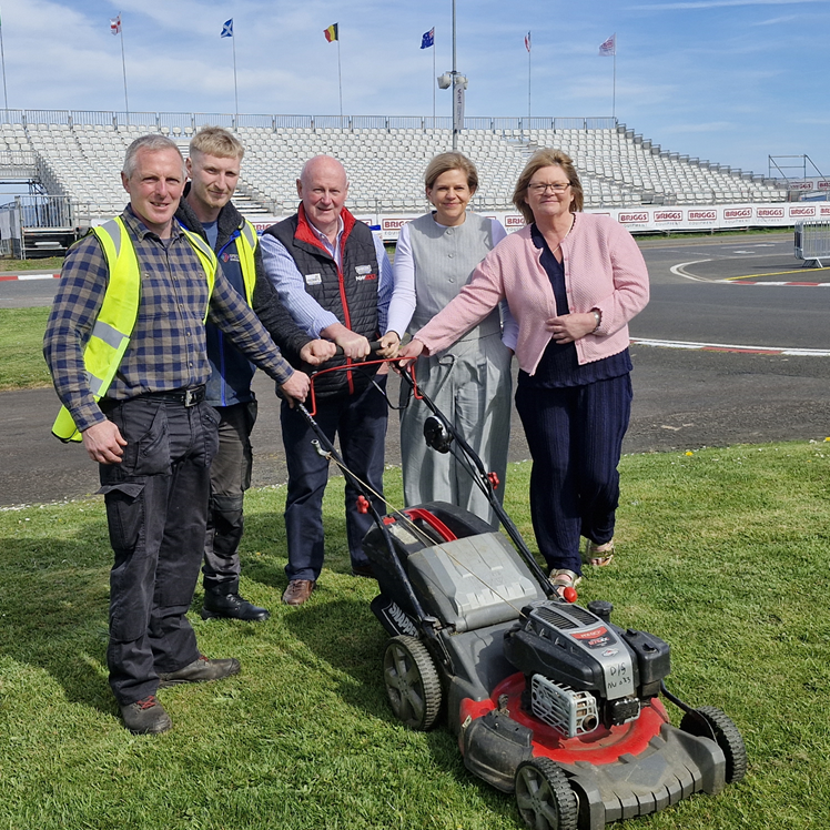 PBNINews's tweet image. Probation has proudly partnered with @northwest200  again. #CommunityService squads have been helping prepare the Pits area ahead of 4th May.
🖥️Read about this work at 
pbni.org.uk/news/probation…