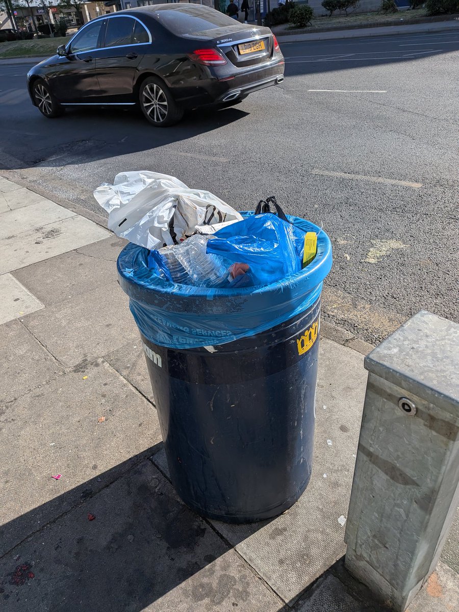 OurBellGreen's tweet image. One bag of #litter collected on this morning's school journey. Also emptied a full bin. #bellgreen #bellingham #se26 #sydenham