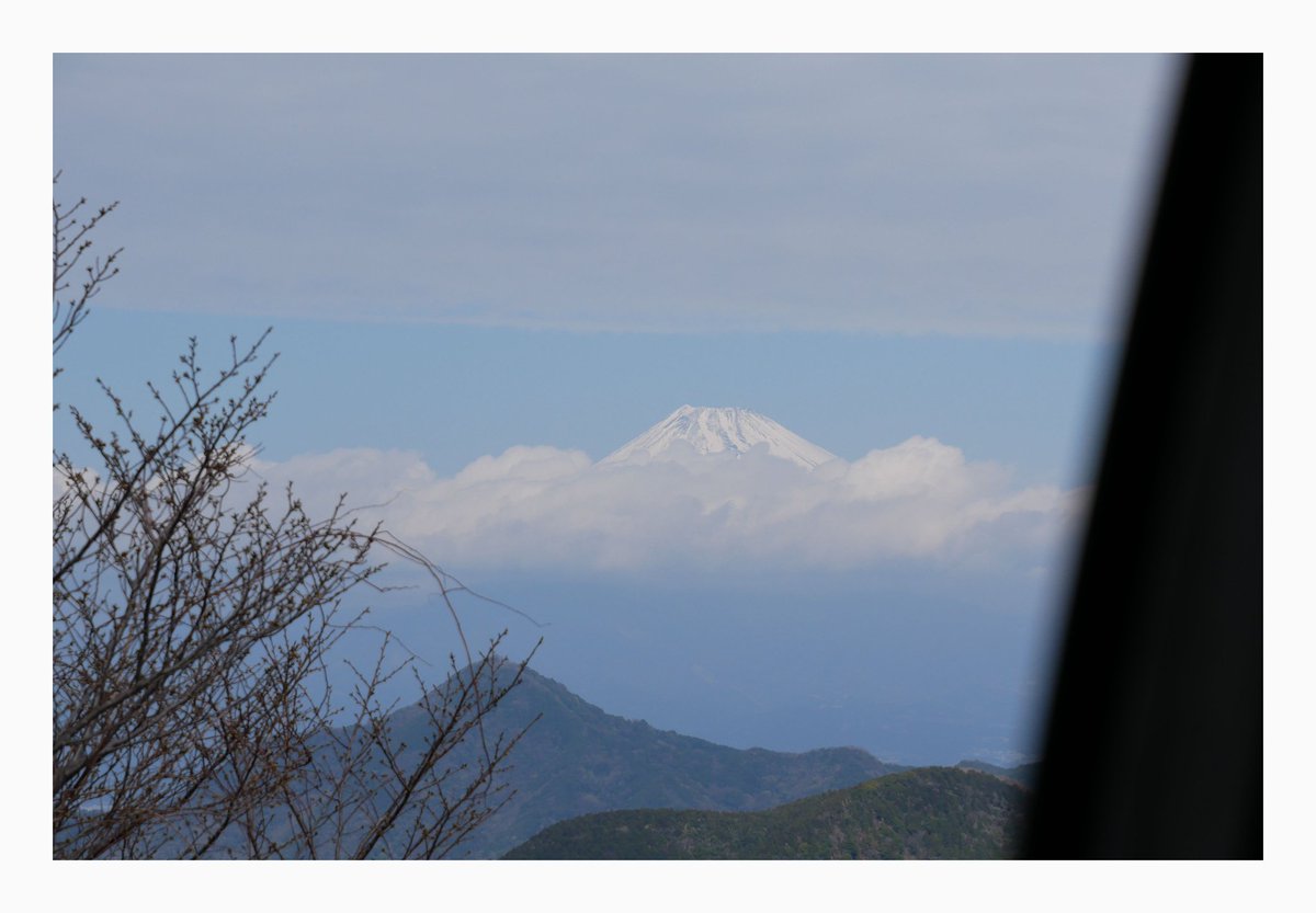 e58338212's tweet image. #楽しい旅

#旅

#Journey

#trip

#三月

#March

#静岡

#Shizuoka

#伊豆パノラマパーク

#Izu

#ロープ-ウェイ

#ropeway

#富士山

#Mt.Fuji

#Japan

　ロープ-ウェイに、乗りました

かなり、雲がかかっていたのですが

何とか富士山が見えました