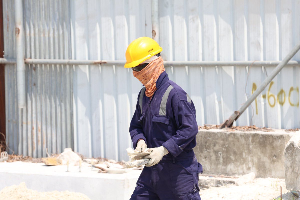 raajje24MV's tweet image. Raajje24 pays tribute to the hard work and commitment of all workers. Every worker deserves to be valued and treated with dignity.
#HardWork #Dedication #DignityAtWork #ValueWorkers #Respect #Raajje24