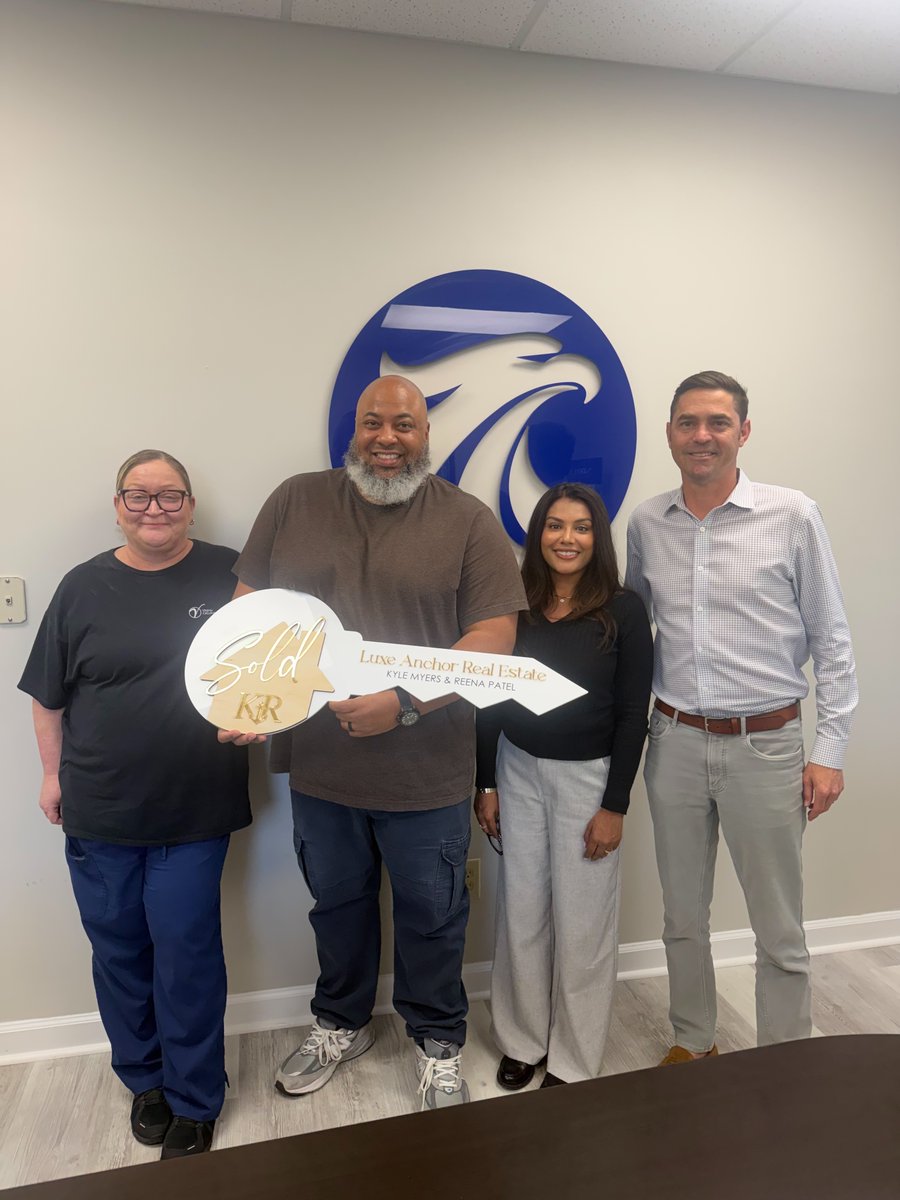 AnchorLuxe's tweet image. Ain’t no client like a repeat client! Shout out to Micki &amp;amp; Kareem 🏠

They just closed on their beautiful new home in Chesapeake and we are truly grateful for the trust. 

We appreciate the love, the support, and the continued trust. 

Buying/Selling/Referrals ❤️

#closed