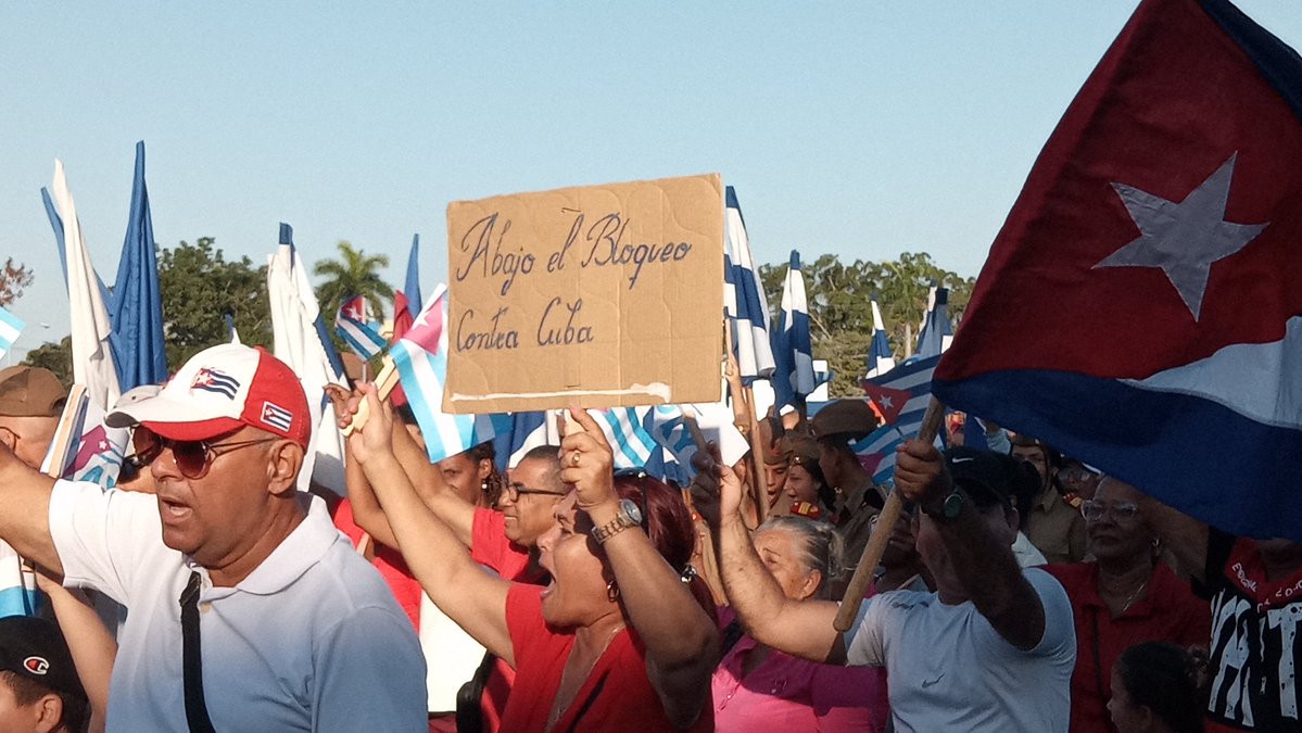 Todo el pueblo de #LasTunas y #Cuba pide lo mismo. El cese del bloqueo económico, comercial y financiero impuesto por el gobierno de los Estados Unidos contra nuestra Isla.

#LaPatriaSeDefiende
#TumbaElBloqueo
#CubaEstáFirme
