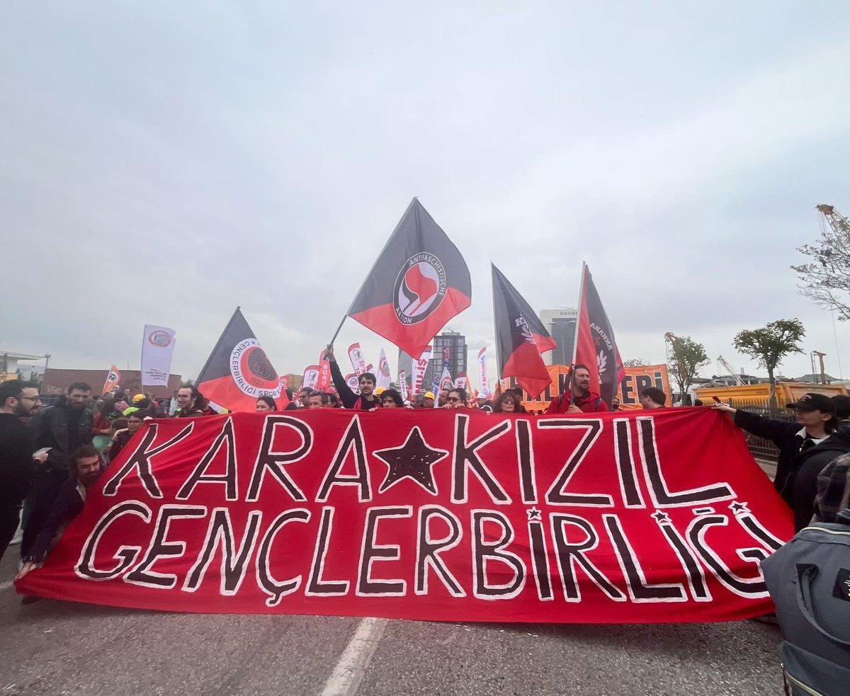 ultras_antifaa's tweet image. #Turkey — The May Day march of Gençlerbirliği supporters group KaraKızıl.