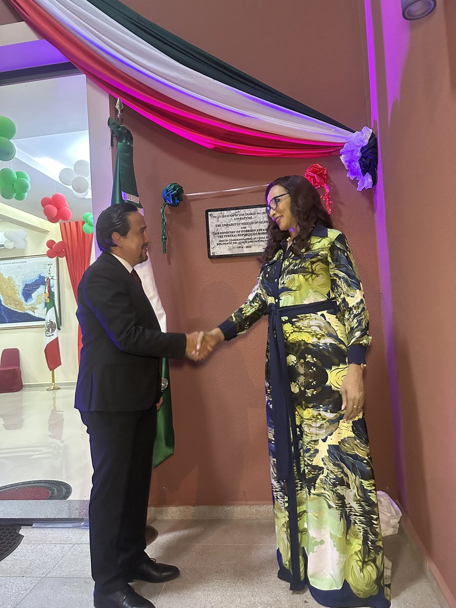 EmbaMexNig's tweet photo. 50th anniversary of diplomatic relations Mexico-Nigeria.

#mexiconigeria #mexiconigeria50 #diplomaticties #embamexnigeria https://t.co/Jf0Yug88Tb