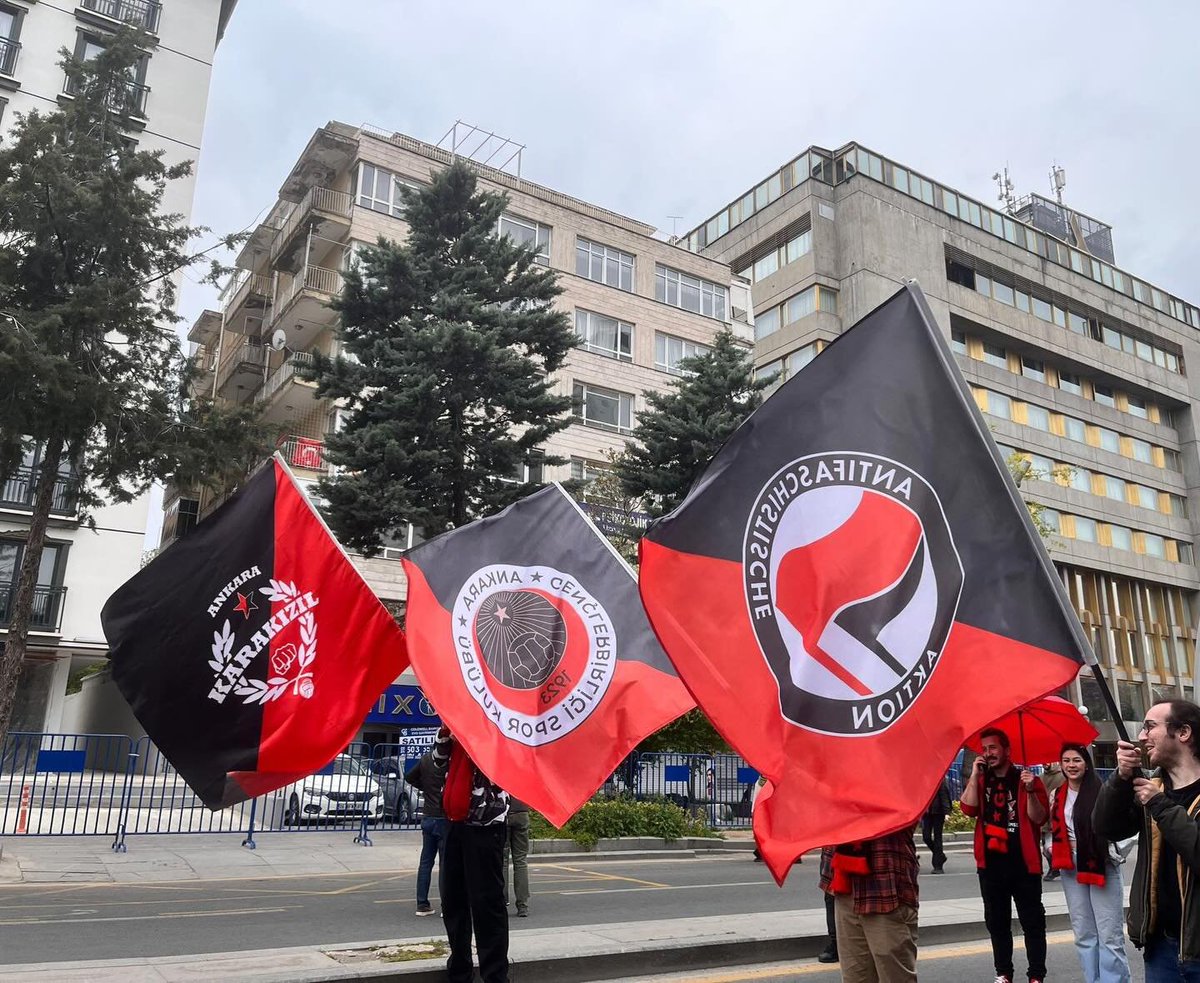 ultras_antifaa's tweet image. #Turkey — The May Day march of Gençlerbirliği supporters group KaraKızıl.