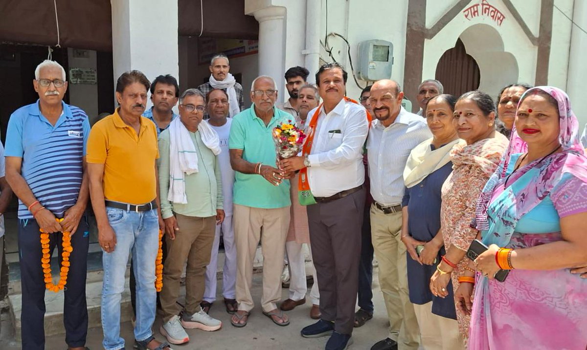 drkrishanbjp's tweet photo. रेवाड़ी नगर परिषद चुनाव में आज घर-घर जनसंपर्क कर भाजपा प्रत्याशियों के समर्थन में आमजन से आशीर्वाद लिया।
जनता का अपार स्नेह और विश्वास मिल रहा है।
आइए, विकास और “ट्रिपल इंजन सरकार” के लिए भाजपा के पक्ष में मतदान करें।

 #Rewari #BJP @Rao_InderjitS @ArtiSinghRao @NayabSainiBJP https://t.co/ZVNfXpOe6e