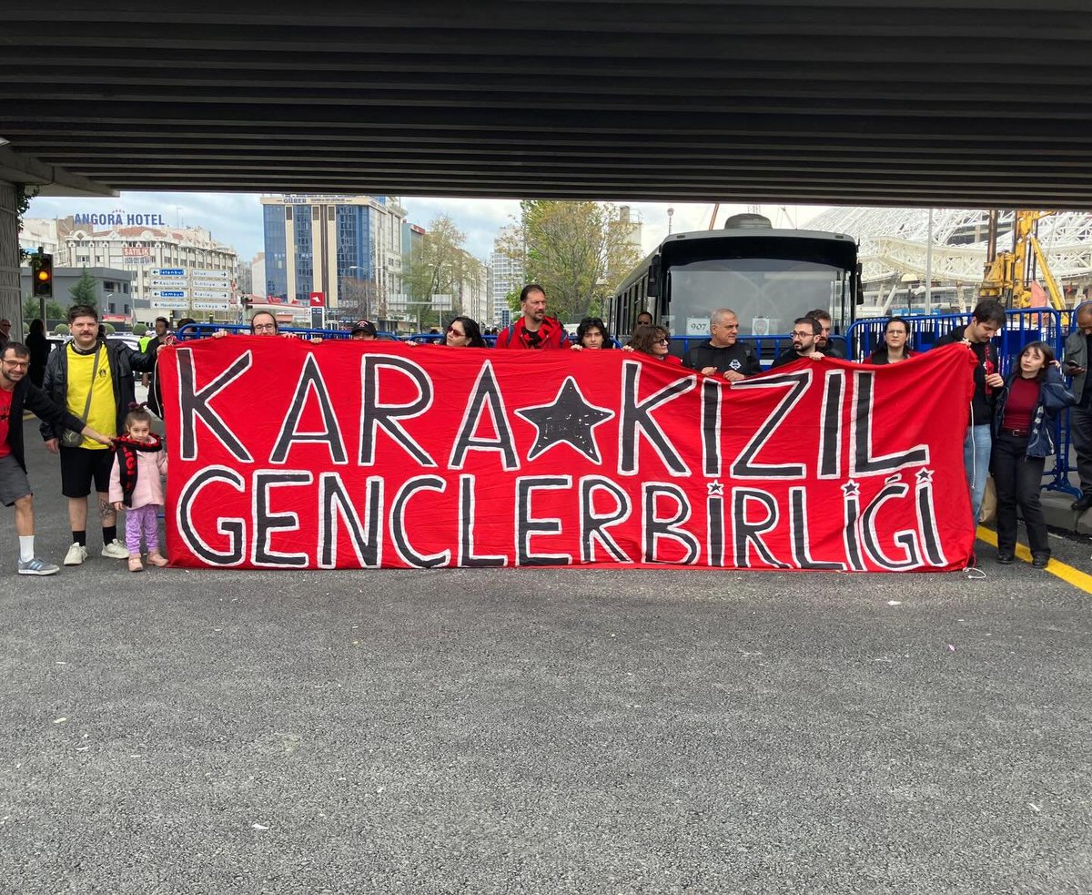 ultras_antifaa's tweet image. #Turkey — The May Day march of Gençlerbirliği supporters group KaraKızıl.