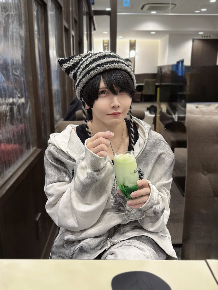 りひと tweet media