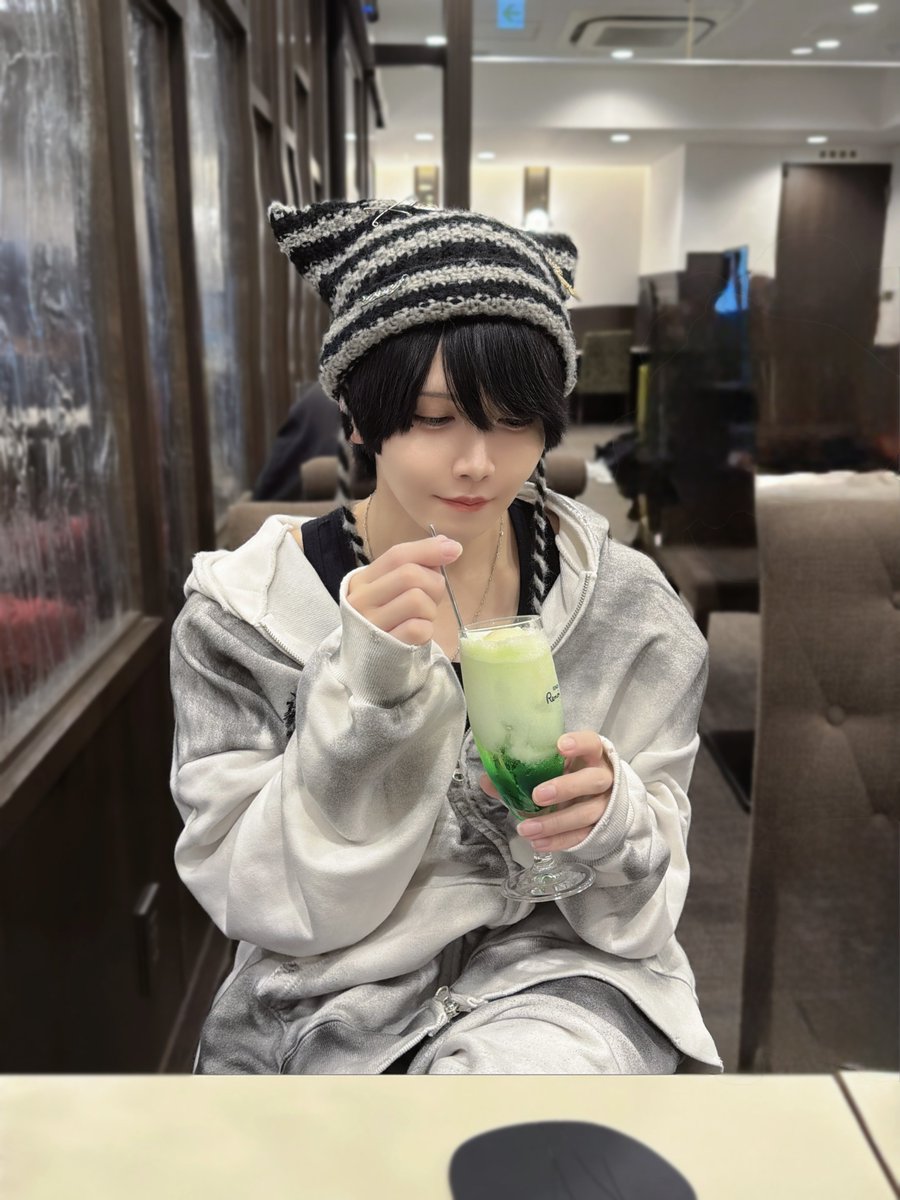 りひと tweet media