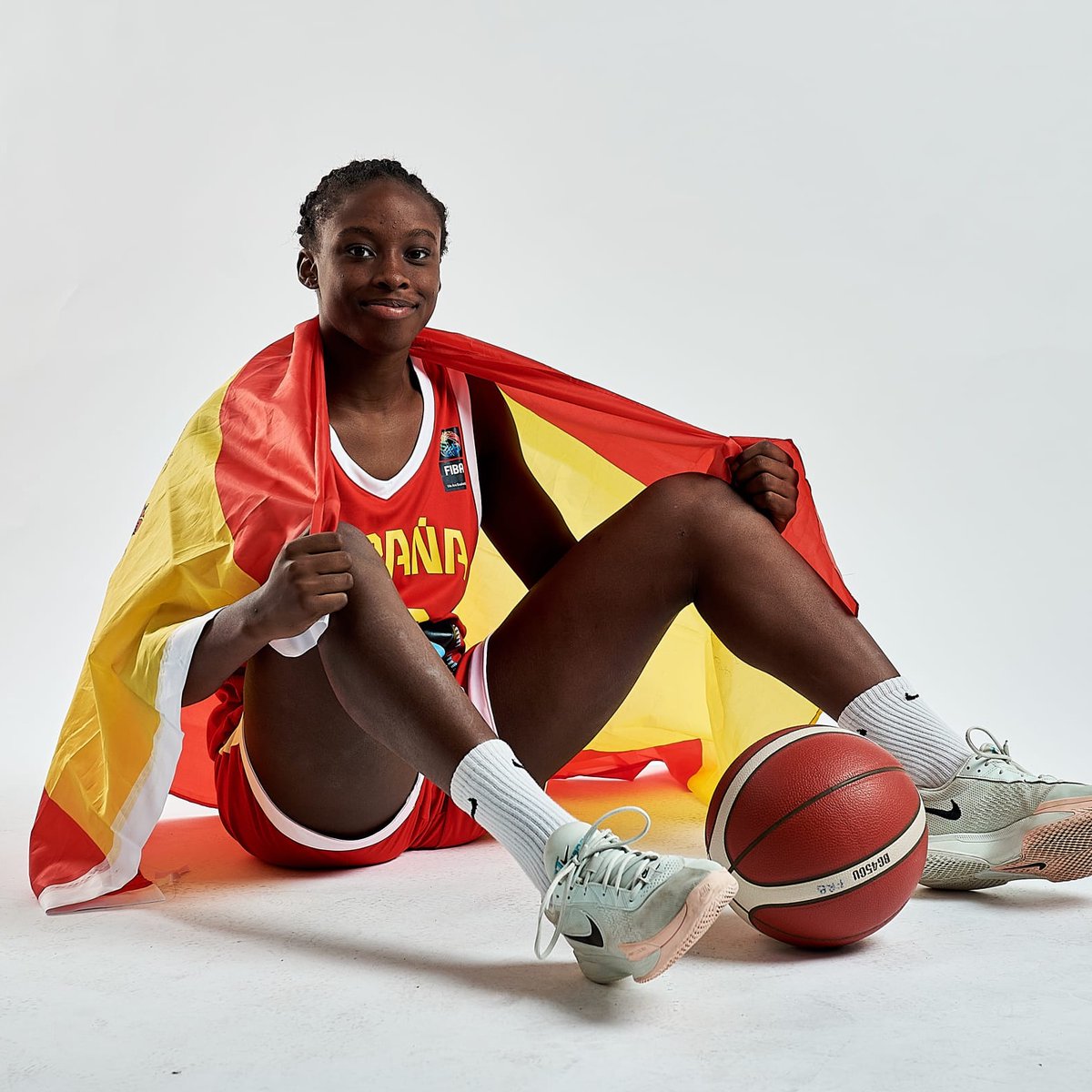 GIGANTESbasket's tweet photo. La semifinal de Trinity Ezeanatogu en el #FEBJuniorF2026 con @cbislascanarias 😳

29 puntos
13 rebotes
5 asistencias
6 robos
47 de valoración

Victoria ante Valencia Basket (85-96) y pase a la final.

📸FIBA https://t.co/BrnK5ns0p9