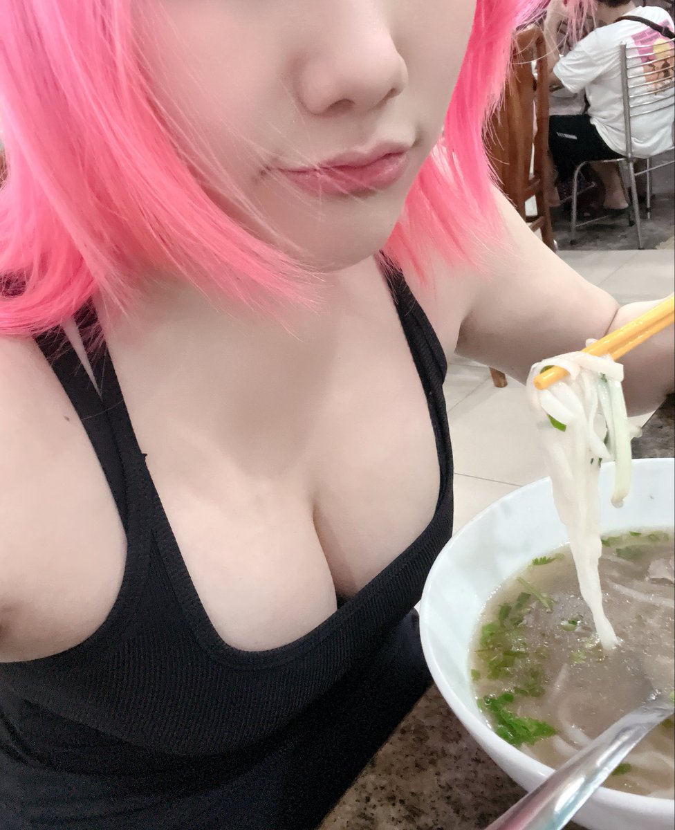 murcoser's tweet photo. Its so hot here aaaaa https://t.co/W2PkQUiy3T