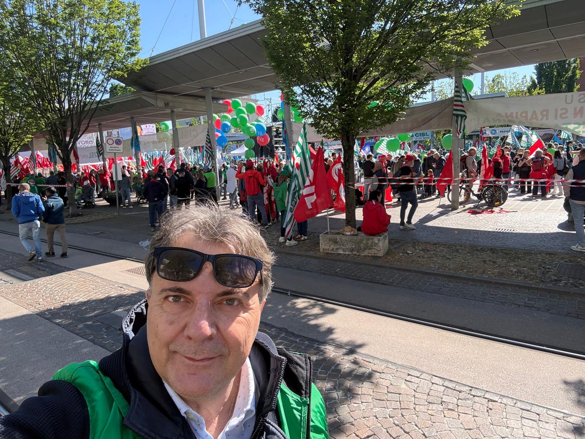 FisascatCislPug's tweet photo. Presenti a Marghera per la manifestazione unitaria di #CgilCislUil per ribadire il nostro impegno ad un lavoro dignitoso, ben retribuito, contrattualizzato, a difesa di nuove tutele e nuovi diritti per l'occupazione che cambia 

#PrimoMaggio #1M2026 #lavorodignitoso https://t.co/eTisadisE9