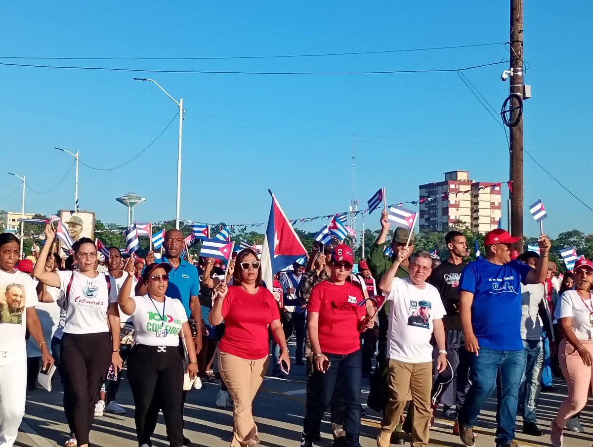 #Guantanamo marcha por #Cuba porque #LaPatriaSeDefiende
<a href="/DiazCanelB/">Miguel Díaz-Canel Bermúdez</a> 
<a href="/yoeaberob1/">Yoel Perez Garcia</a> 
<a href="/alis/">monisha shivhare</a>