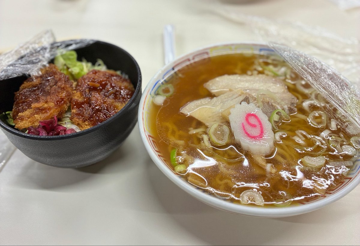 yuujiro2020's tweet image. 福島までおよそ片道250km。

短くはない距離のはずなのに、苦じゃない。マツダ3という相棒と一緒なら走ることが楽しさになる。

たくさん観光して、締めにラーメンも🍜

良い旅になりました。
CTSや余裕のあるエンジンで疲れも軽減されてゆとりがあった👍

#mazda3
#mazda