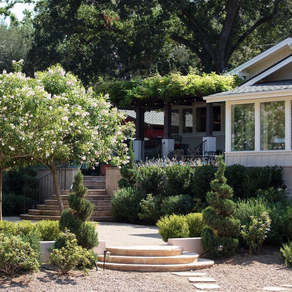 PaulHendershot's tweet image. May flowers and 🌀 topiaries. Project Name: “New Ojai Home” #landscapedesign by #paulhendershotdesign paulhendershotdesign.com #homeandgarden #courtyard #patio PC: houzz.com/pro/aliciacatt…