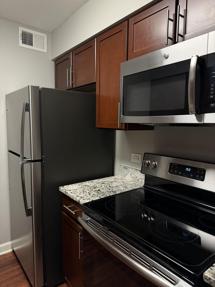 Lakeside Apartments tweet media