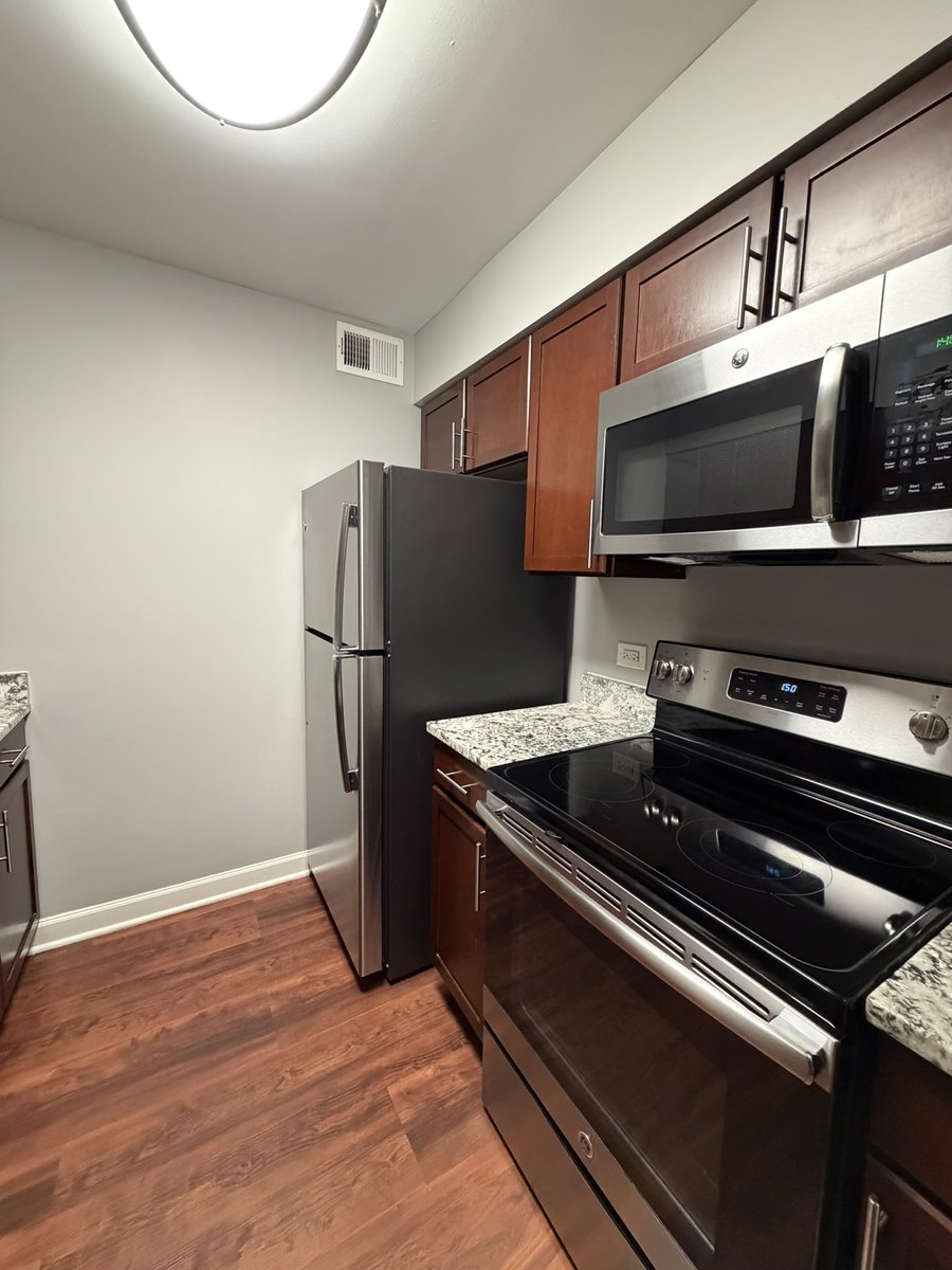 Lakeside Apartments tweet media