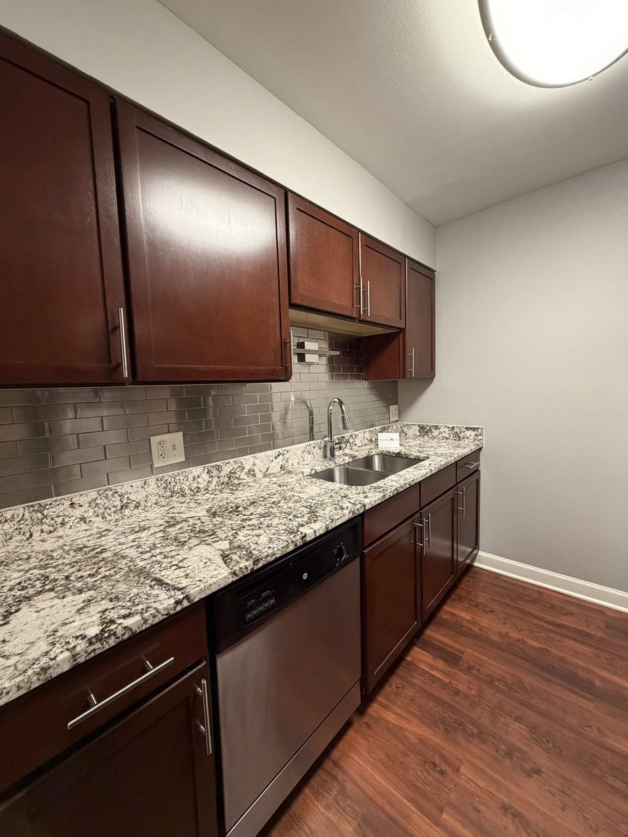 Lakeside Apartments tweet media