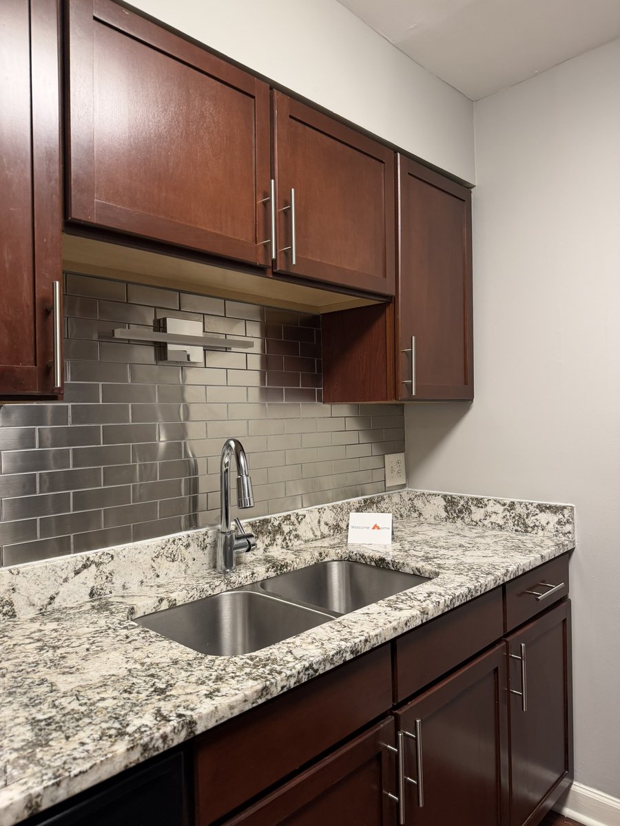 Lakeside Apartments tweet media