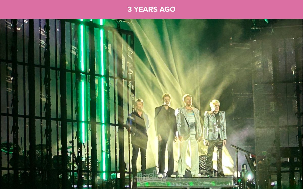 AlisonBriers's tweet photo. At the O2 in London. I still get goosebumps when they stand together at the start of the show! https://t.co/K7JaKNkdRk