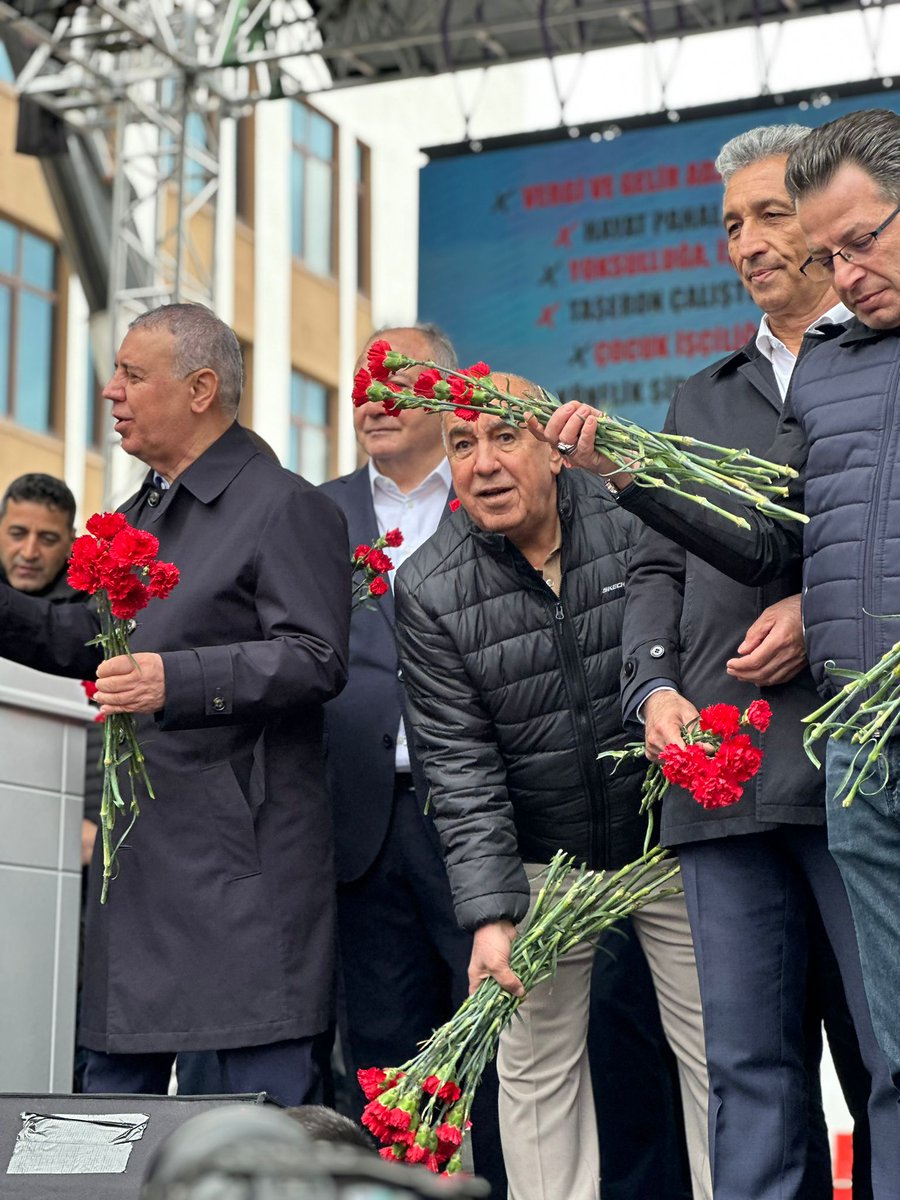 sekerissen's tweet photo. Türk-İş Konfederasyonumuzun öncülüğünde 1 Mayıs’ı Edirne’de coşkuyla kutladık.

Emeğin ve dayanışmanın simgesi 1 Mayıs’ı, Türk-İş öncülüğünde Edirne’de büyük bir coşkuyla kutladık. Emeğin, alın terinin ve dayanışmanın gücünü bir kez daha hep birlikte hissettik. İşçinin, emekçinin hakkının korunması; adil, güvenli ve insana yakışır çalışma koşullarının sağlanması için mücadelemizi kararlılıkla sürdürüyoruz.

Birlikten doğan gücümüzle, emeğin değer gördüğü bir gelecek için çalışmaya devam edeceğiz.

YAŞASIN 1 MAYIS  
YAŞASIN TÜRK-İŞ  
YAŞASIN ŞEKER-İŞ