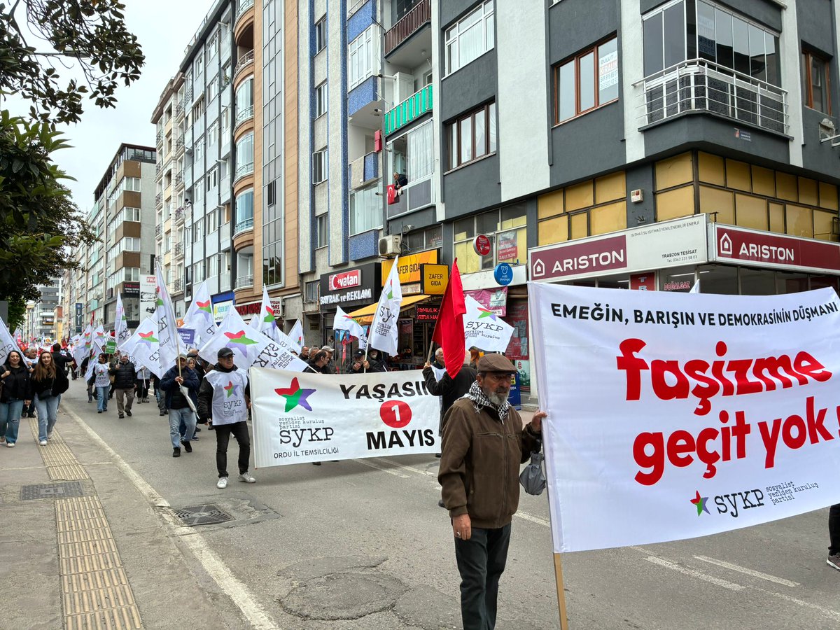SamsunSykp's tweet photo. Emeğin, Barışın ve Demokrasinin Düşmanı Faşizme Geçit Yok!
1 Mayıs'ta Samsun meydanından sesleniyoruz:
YAŞASIN 1 MAYIS! 
BIJÎ YEK GULAN!
#1mayıs2026 https://t.co/u77xqf6F39