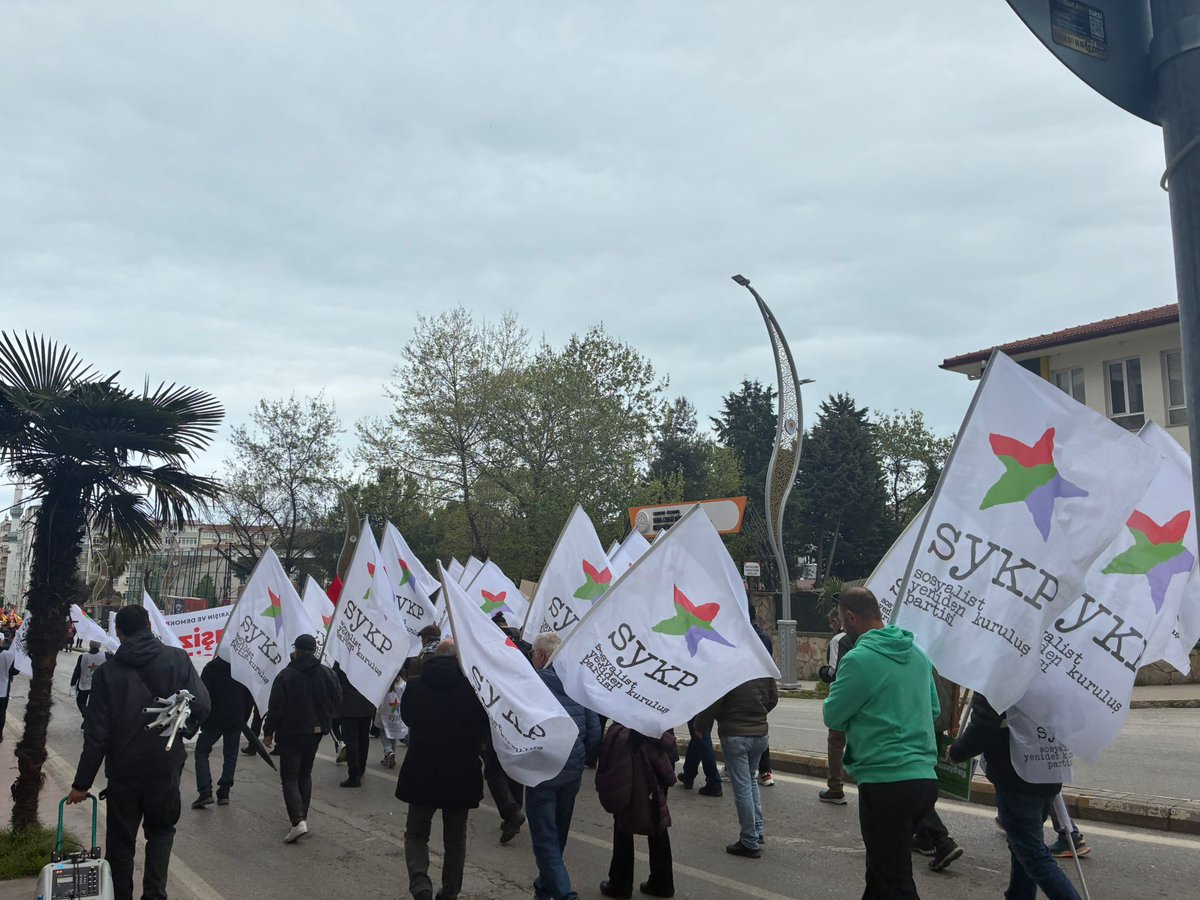 SamsunSykp's tweet photo. Emeğin, Barışın ve Demokrasinin Düşmanı Faşizme Geçit Yok!
1 Mayıs'ta Samsun meydanından sesleniyoruz:
YAŞASIN 1 MAYIS! 
BIJÎ YEK GULAN!
#1mayıs2026 https://t.co/u77xqf6F39