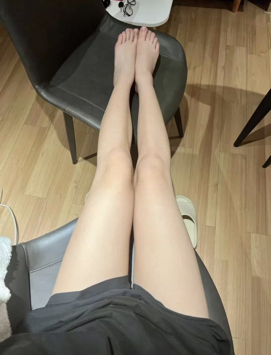 95moiii's tweet photo. 有人意淫我吗？本人在校老师163，48kg   点赞留言我就给你发…认真的  不是开玩笑呀 https://t.co/iaAKGpMAI4