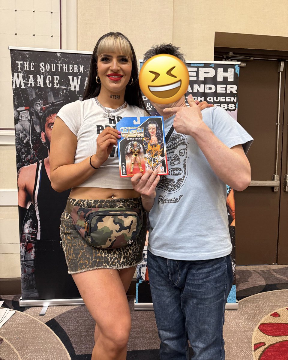 kazgearmania's tweet photo. It’s been a year since we last met!! I would love to see her match in Japan🇯🇵 #StephDeLander #Wrestlecon https://t.co/SSJhJtrEb0