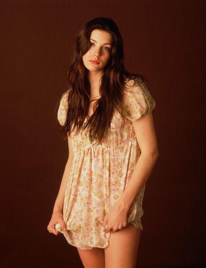 MarMadVic's tweet image. #FlashbackFriday and #FetishFriday with a pre-#milf Liv Tyler as goddess of the hour!🔥😈🥵😍