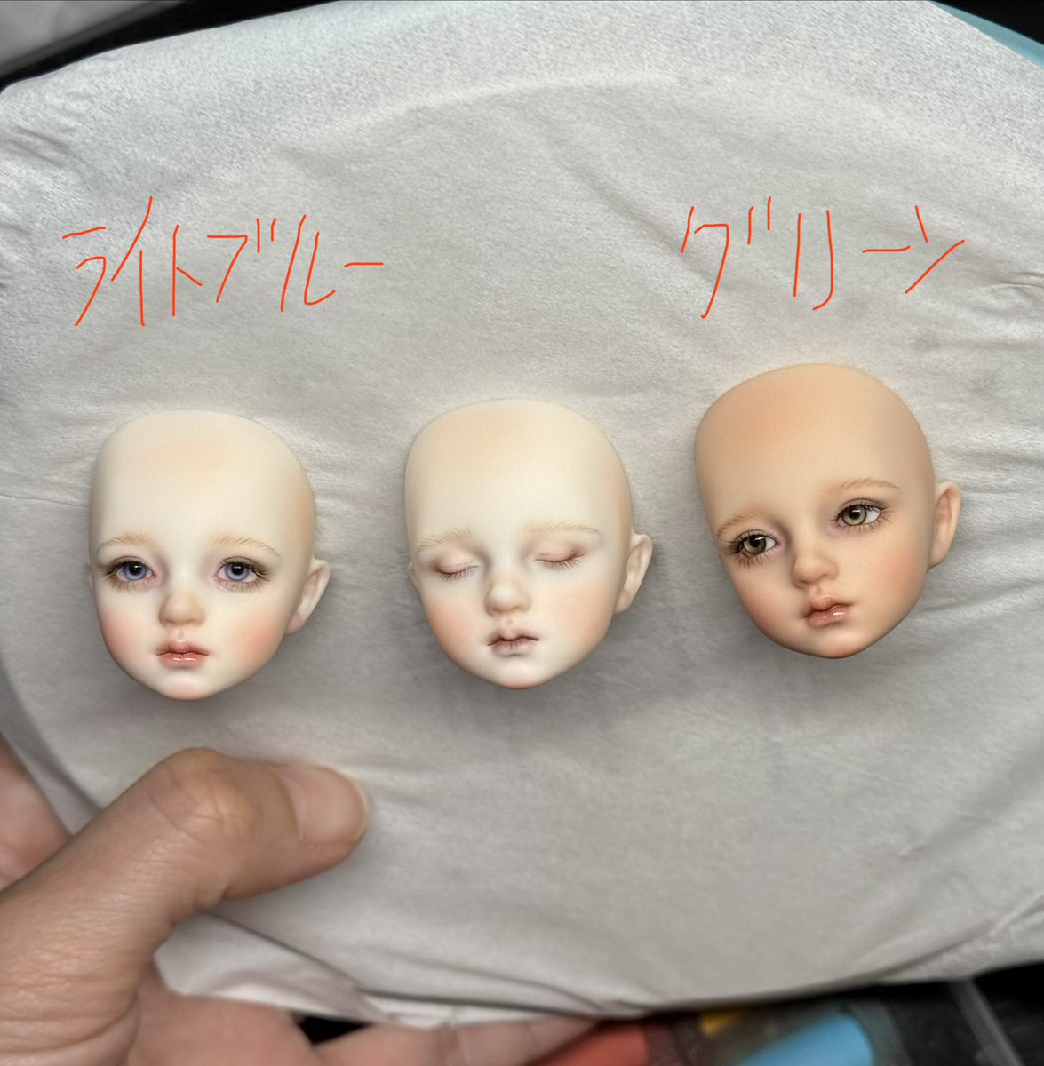 mokainsky's tweet photo. この三体をギャラリー銀座4人展に出します♪
メイク済みのは43000円(税込)
羊毛ウィッグ別売りで、7700円(税込)
ob24のお洋服着れます(腰緩め)
足のサイズは2.5cmです、ブライスの靴履けます。 https://t.co/xF7CHChYOc