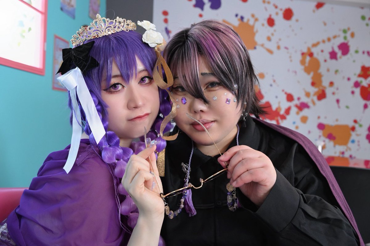 3miraai6_cos's tweet photo. #創作コスプレ
#0307創作ヤンデレパープル

🪻👑@ 3miraai6_cos 
🔮💎@TokiCAM33102 

撮影🟪禍さん@doutanukimasa 

❥・・ ┈┈┈┈┈┈┈┈┈┈ ・・❥

自称悪い大人なのに悪い事出来ない溺愛系ヤンデレ…ときめいてしまう🫶眼鏡を外すときらきらのストーンが覗くデザインが鴇さんらしくて素敵🫣💜 https://t.co/CSRQHcCXXn