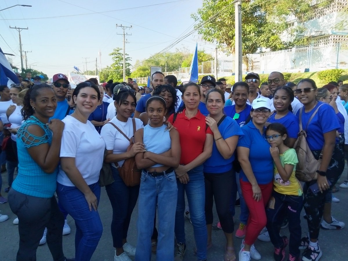 🇨🇺 #BancariosCubanos nos unimos a la celebración de la gran familia proletaria en toda #Cuba. 

¡Feliz #1Mayo a todos! 🇨🇺 #LaPatriaSeDefiende #BandecGuantánamo