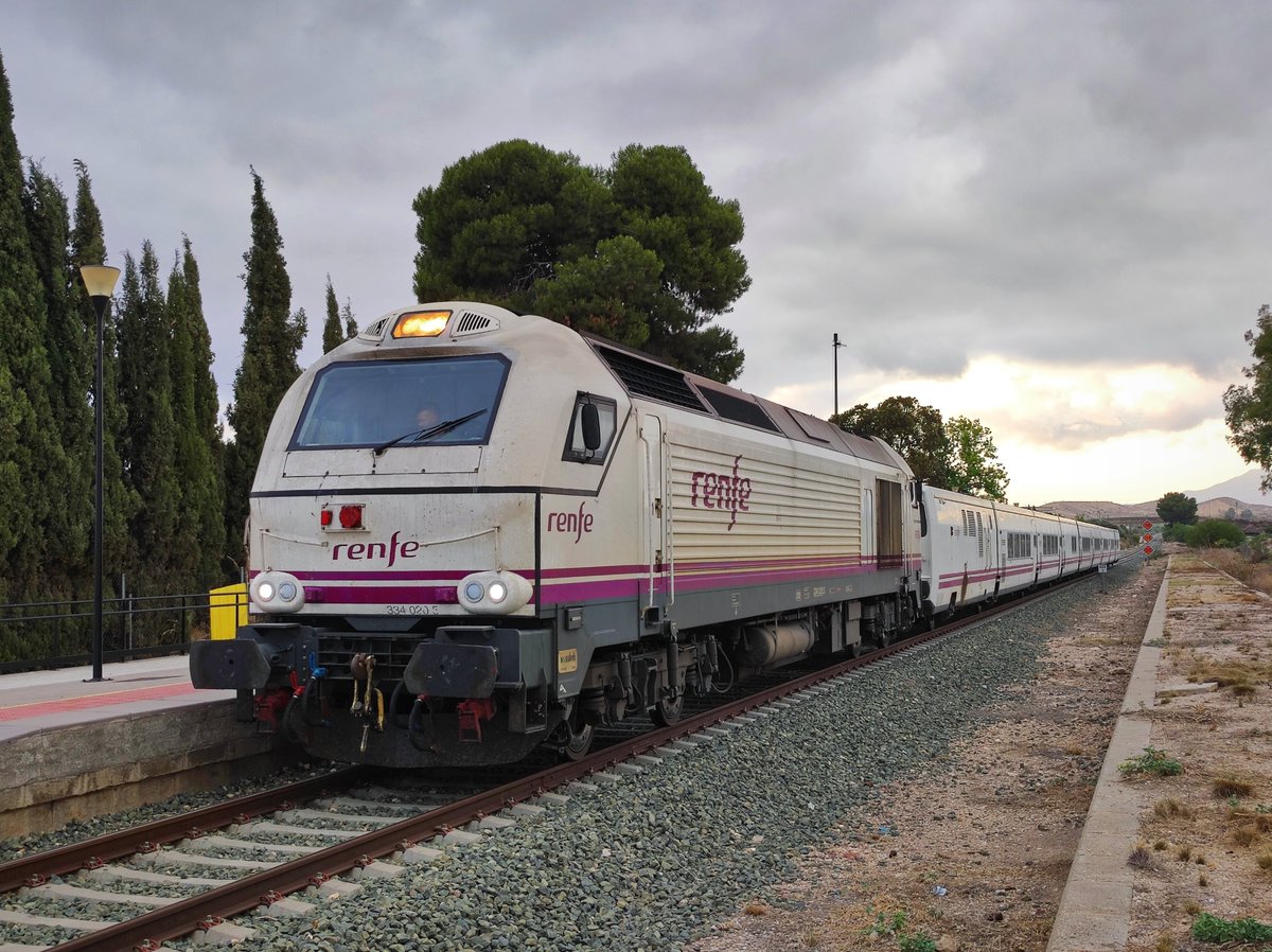 danigm_1999's tweet photo. 🚆 Hoy, 31 de mayo, se hacen 2 años de la última circulación del Intercity de Águilas, 334-020 con la rama 6B5 de @Renfe.

Hasta el momento, fue el último tren de viajeros por la variante de Camarillas. 🛤️

📍Archena-Fortuna https://t.co/3Zj4kjL2AV