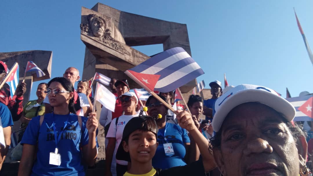 CarlitosMTgtmo's tweet photo. #Guantánamo en las calles este #1Mayo otra muestra de reafirmación a nuestros principios, de la convicción de que salvaguardaremos a #Cuba a cualquier precio  porque #LaPatriaSeDefiende

@DiazCanelB 
@yoeaberob1 
@AlisAzahares https://t.co/tKFVFscw9X