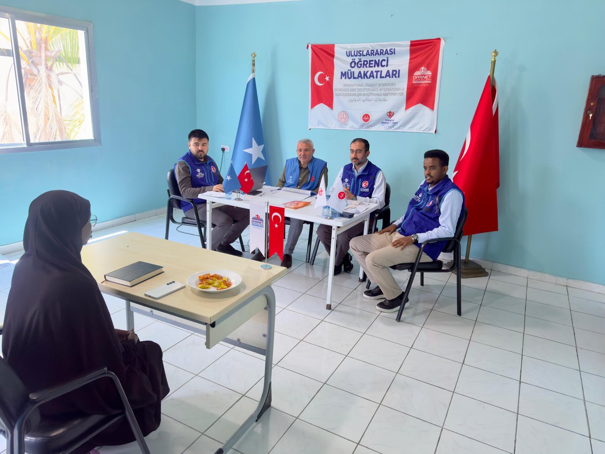 diyanetmogadisu's tweet photo. 🇹🇷 Somali Mogadişu’da Diyanet bursları kapsamında Türkiye’de İmam Hatip Liseleri ve İlahiyat Fakültelerinde eğitim-öğretim görmek isteyenlere yönelik uluslararası öğrenci mülakatlarını tamamladık. Hayırlara vesile olmasını diliyoruz. https://t.co/UMiL8RAfiI