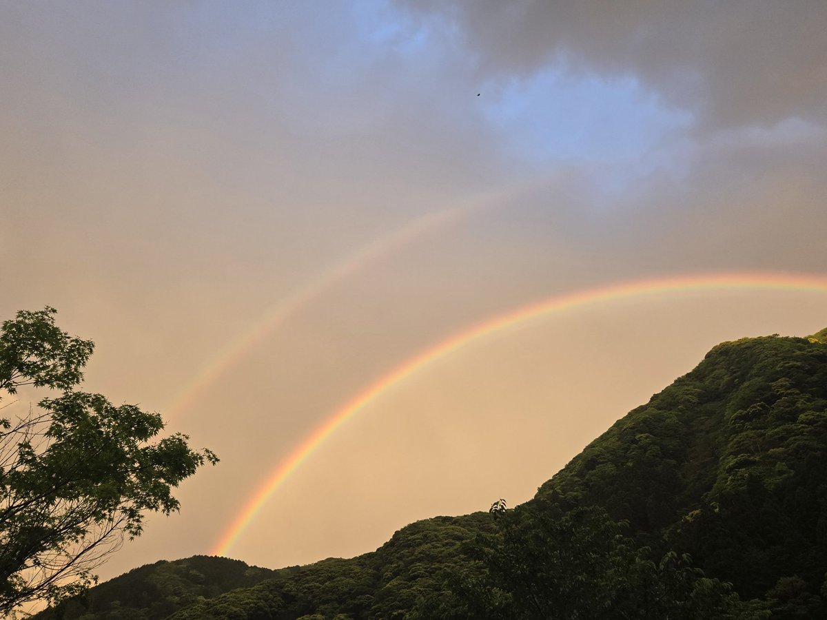 Soyonroad's tweet photo. ダブルレインボー🌈と焚き火🔥 https://t.co/eFxllSXwNc