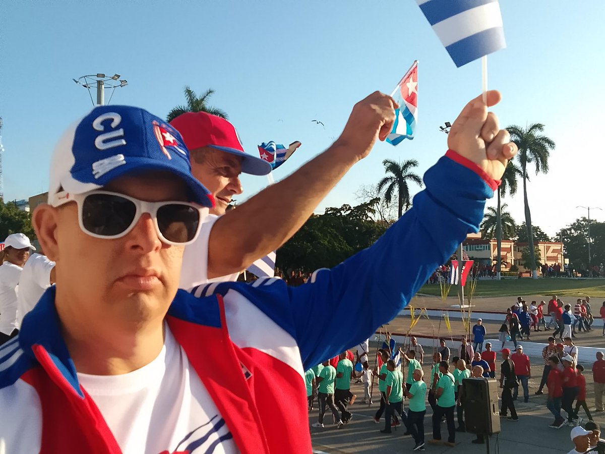 DeivyPrezMartn1's tweet photo. Cuba sigue y seguirá en pie.
🇨🇺 #SanctiSpíritusEnMarcha 
#1Mayo #LaPatriaSeDefiende 🇨🇺 https://t.co/QY852cX46U
