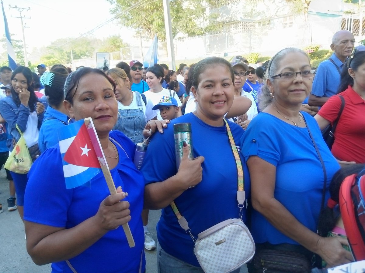 🇨🇺 #BancariosCubanos nos unimos a la celebración de la gran familia proletaria en toda #Cuba. 

¡Feliz #1Mayo a todos! 🇨🇺 #LaPatriaSeDefiende #BandecGuantánamo