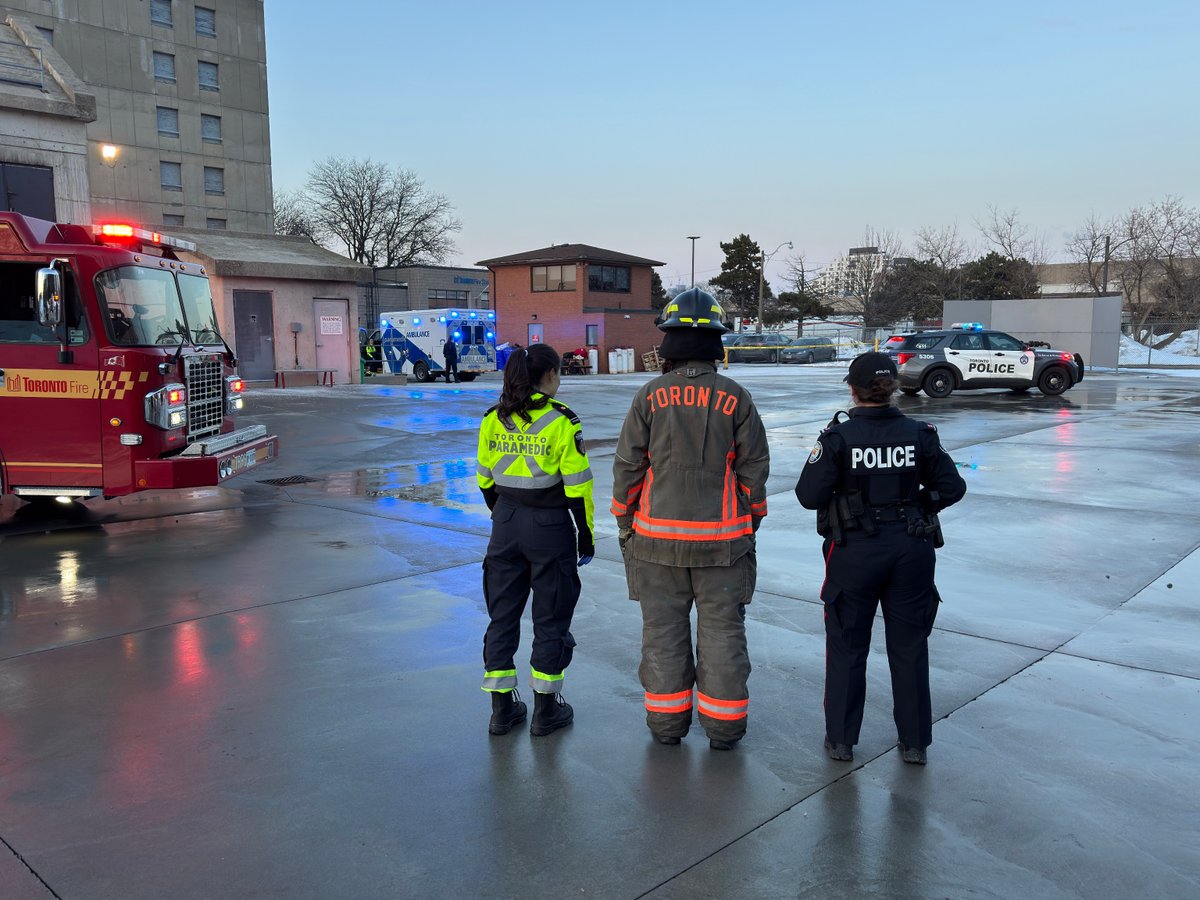 Toronto_Fire's tweet image. #FirstRespondersDay in Ontario is celebrated annually on May 1st to recognize and honour the dedication and bravery of police, paramedics, firefighters, and other emergency personnel. Thank you for your service, today and every day! #Toronto